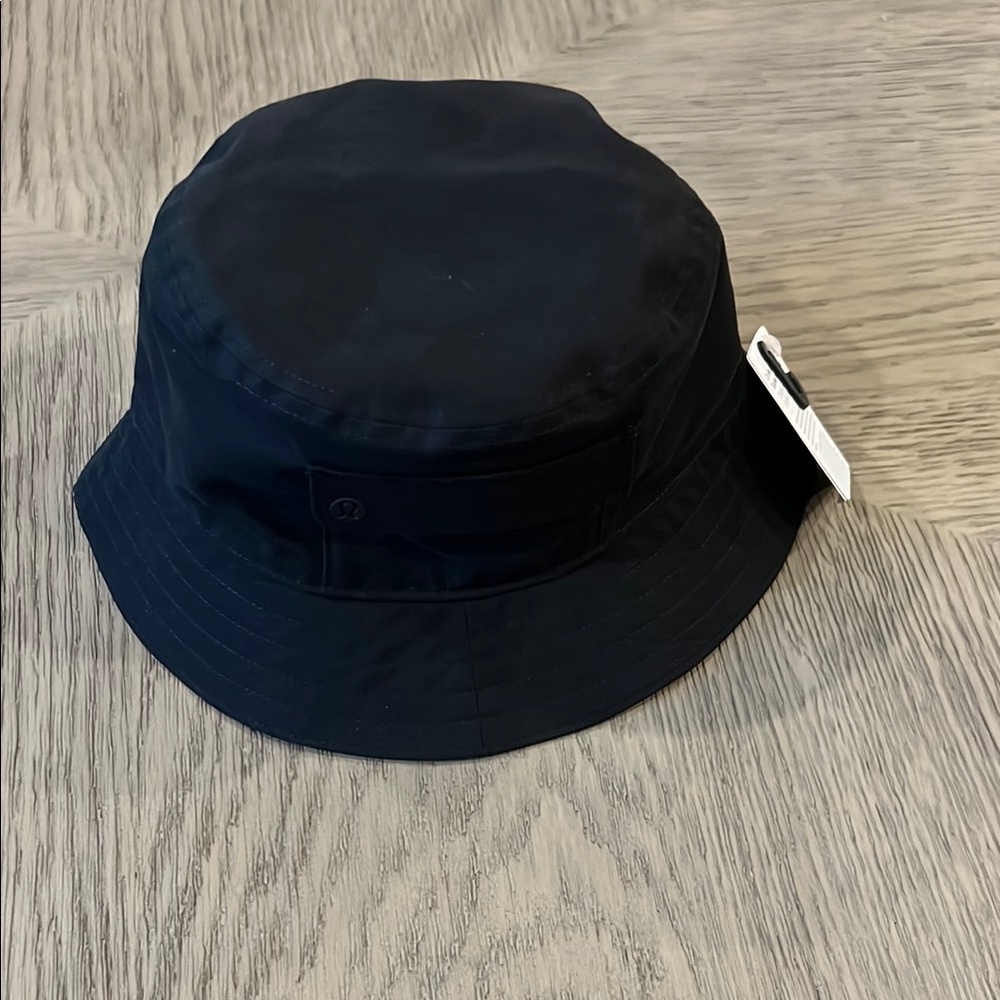Lululemon On My Level Black Bucket Hat with Pocket in Medium/Large
